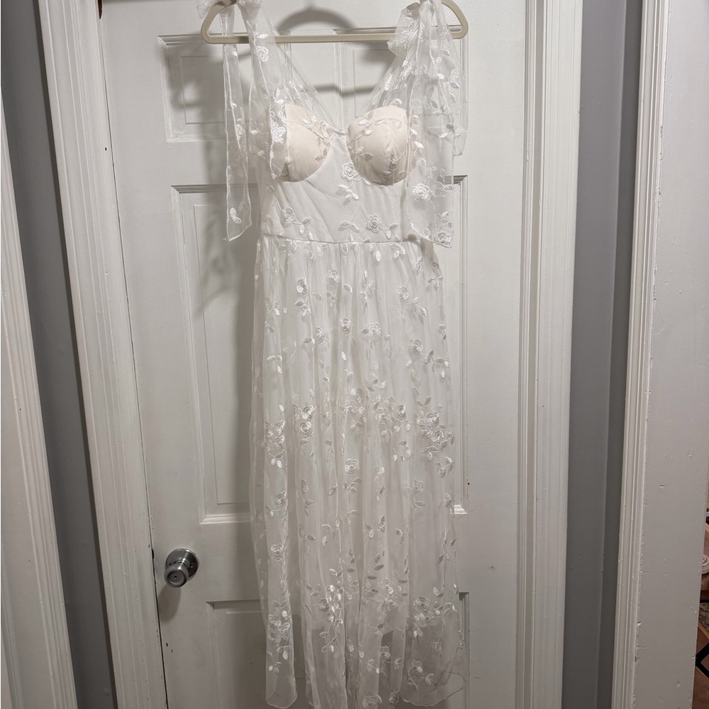 Francesca's Collections White Floral Midi Dress